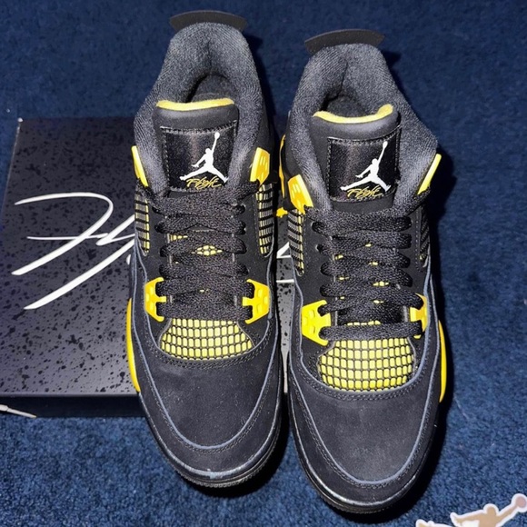 Jordan 4 Retro Thunder DH6927-017 - Picture 3 of 5